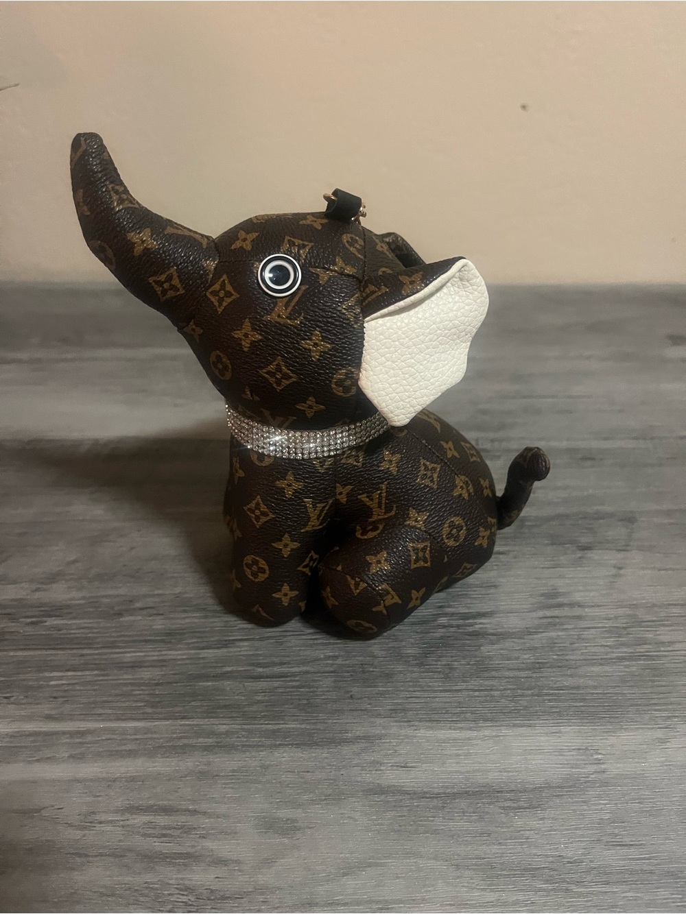 Brown Monogram Elephant Key Chain - Picture 4 of 5